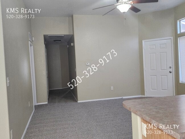 Building Photo - 2035 E Calle Sierra Del Manantial