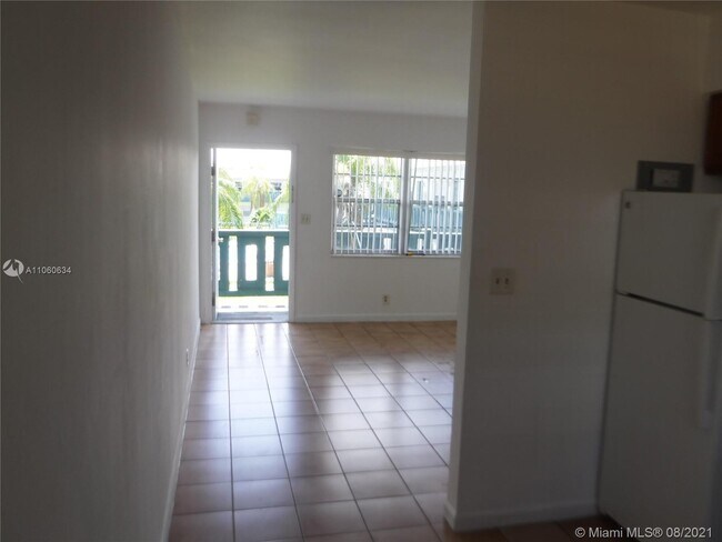 Building Photo - 1045 NE 39th Dr