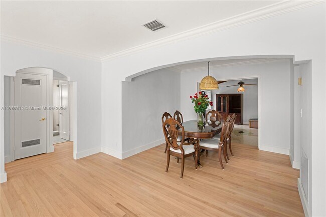 Building Photo - 3018 Coconut Grove Dr