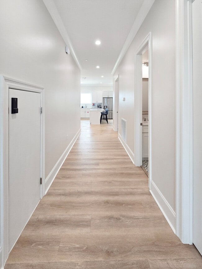 Building Photo - 996 Beach Blvd W