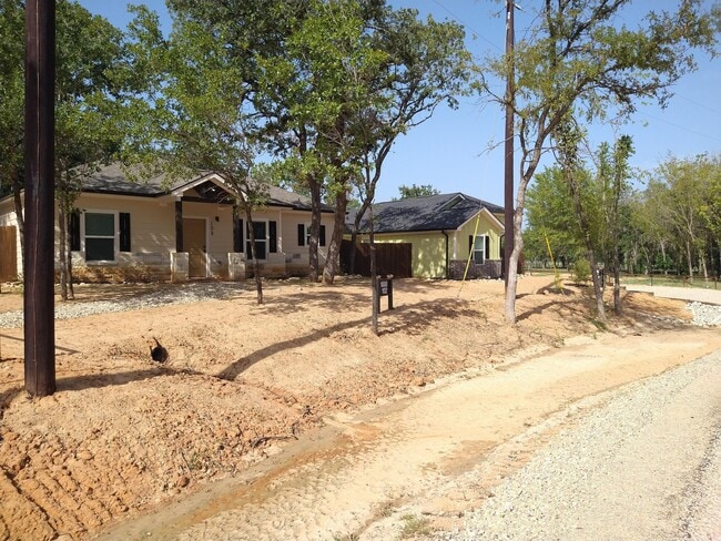 Building Photo - 1000 Wood Hollow Dr
