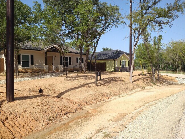 Building Photo - 1000 Wooded Hollow Ct