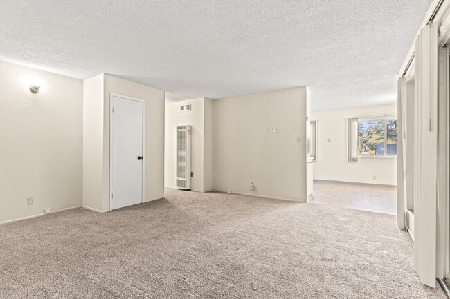 Building Photo - Utilities Included! Large 2-Bedroom in Hayward with On-Site Laundry & Parking