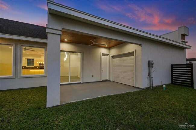 Building Photo - 31 E Conroe Rd