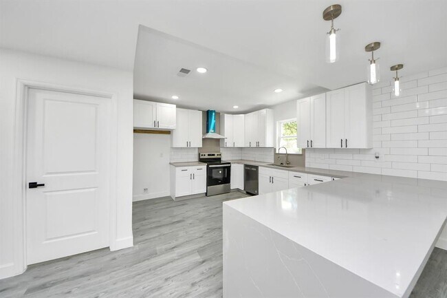 Building Photo - 14223 Ella Lee Ln