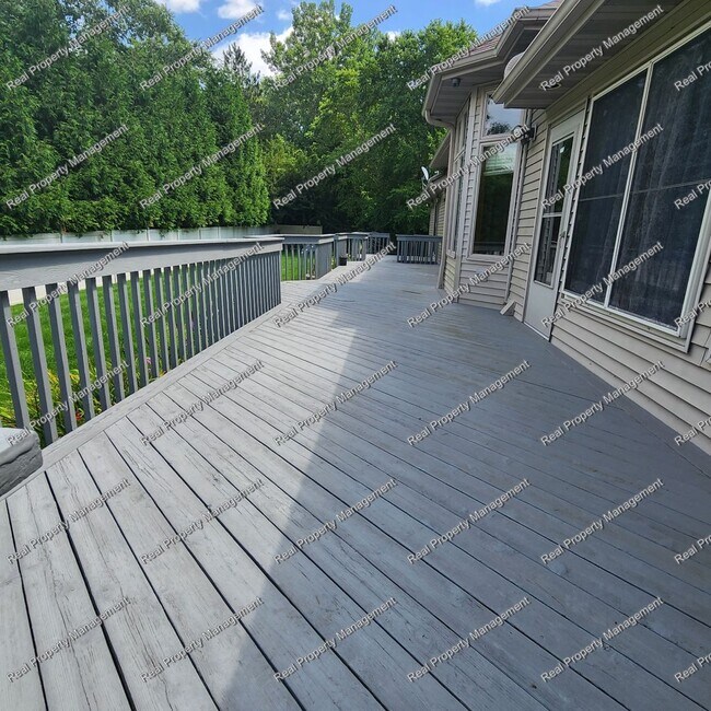 Building Photo - Gorgeous 4 Bedroom Ranch