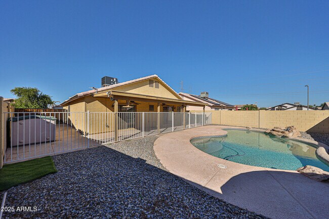 Building Photo - 11231 W Diana Ave