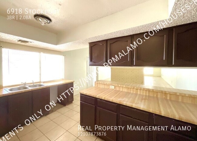 Building Photo - 6918 Stockport-