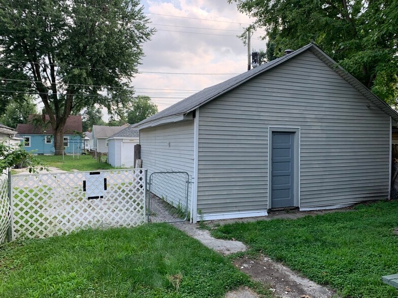 Garage - 659 5th St