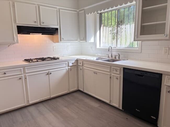 Building Photo - 5408 Keele St