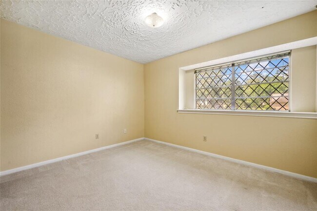 Building Photo - 1834 Clover Spring Dr