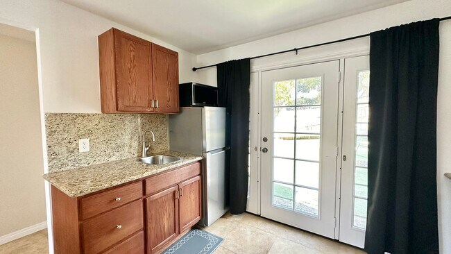 Building Photo - Spacious & Private Studio Layout Guest Hom...