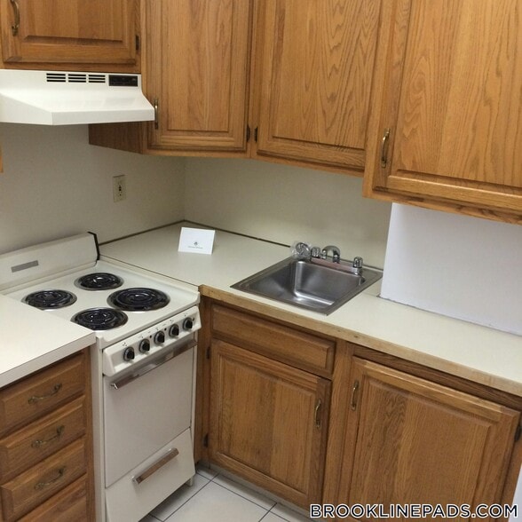 Building Photo - 1223 Beacon St