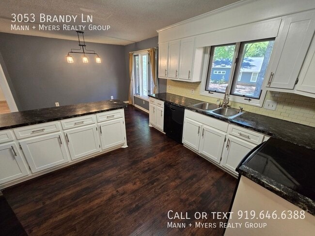 Building Photo - 3053 Brandy Ln