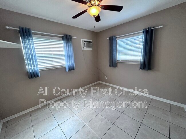 Building Photo - 6801 29th Terrace N
