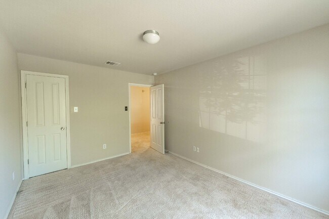 Building Photo - 4919 Celtic Cor