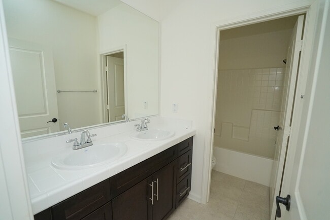 Building Photo - COMING SOON! Villa Metro Home for Rent!