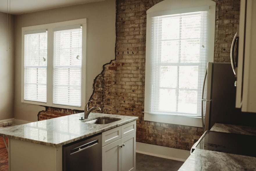 Kitchen Island - 529 Washington E St