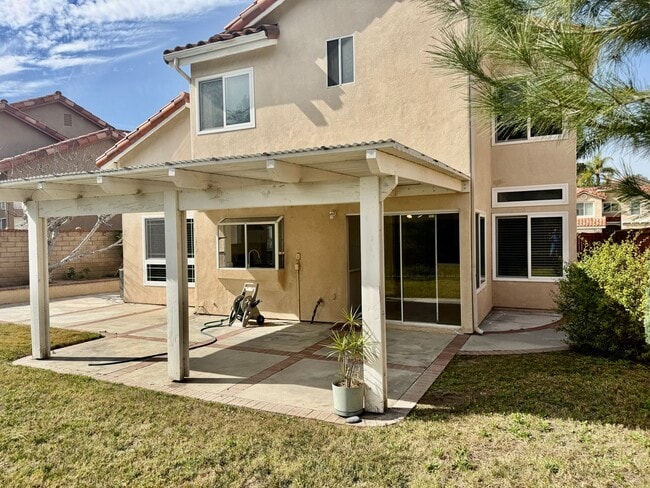 Building Photo - Nice 2 Story Family Home