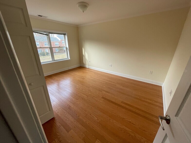 Building Photo - 302 Paine Ct
