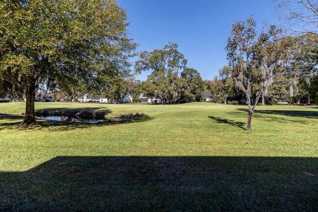 Building Photo - 35 Putters Pl