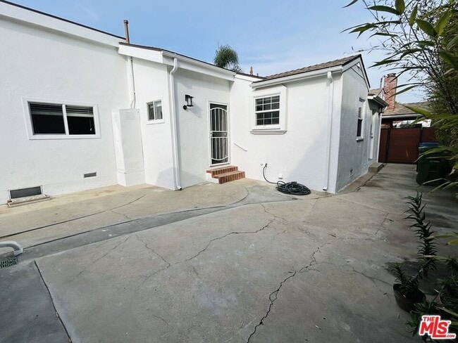 Building Photo - 3161 Vera Ave