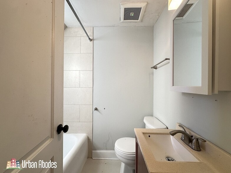 Building Photo - 623 W Patterson Ave