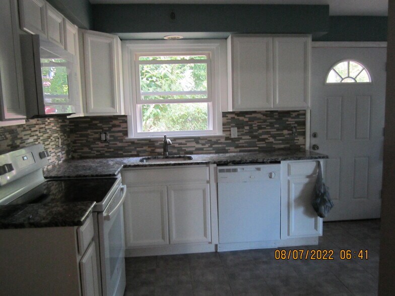 Building Photo - 322 Squaw Trl