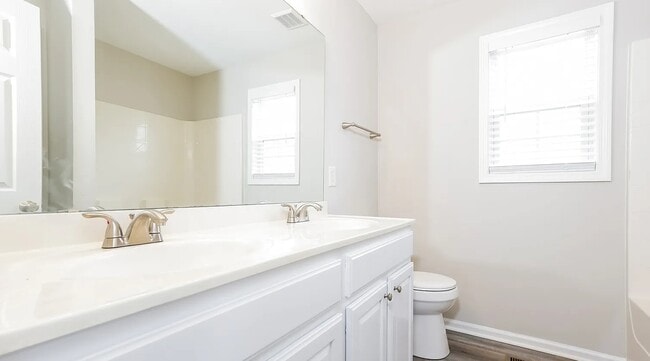 Building Photo - 1005 Tellis Dr