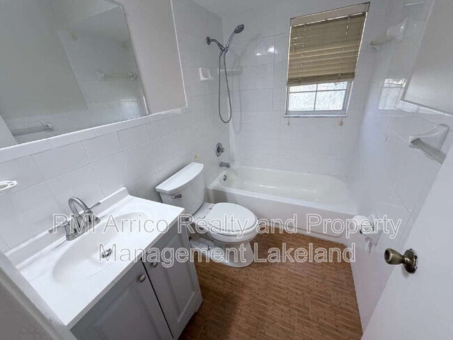 Building Photo - 1211 Robert King High Dr