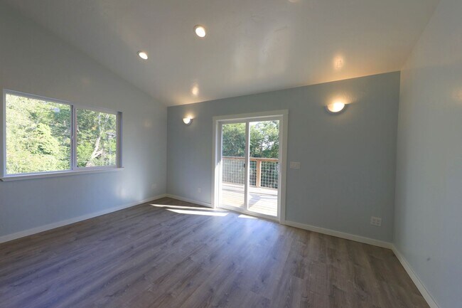 Building Photo - 287-247 S Westhaven Dr