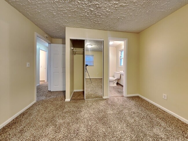 Building Photo - 8249 Devoe St