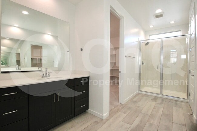 Building Photo - 670 S Jacana Ln