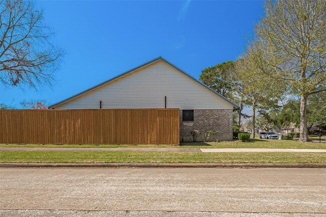 Building Photo - 15030 St Cloud Dr