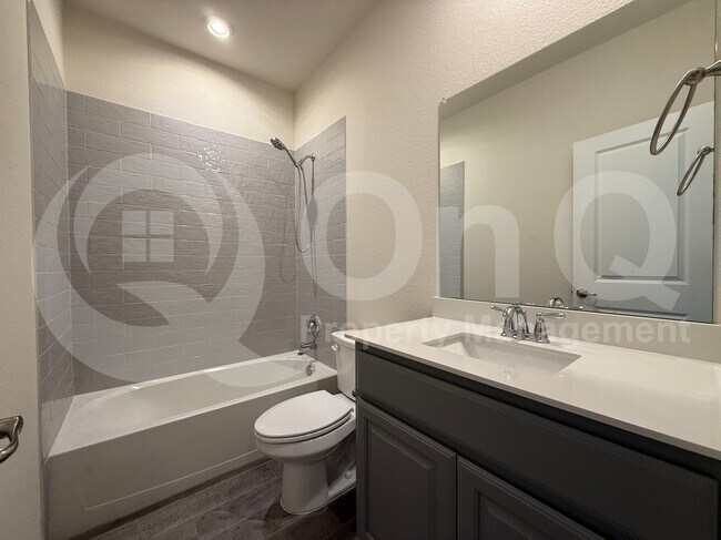 Building Photo - 4124 Ellinger Dr