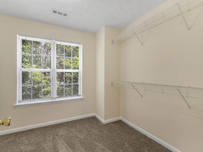 Building Photo - 310 Sarasota Ln