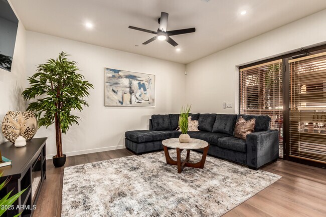 Building Photo - 12005 N Panorama Dr