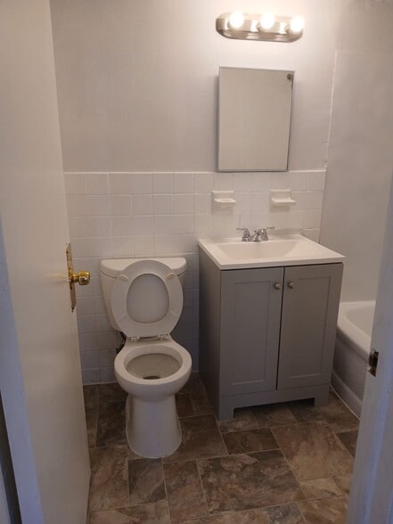 Building Photo - 1950 Nelawood Rd