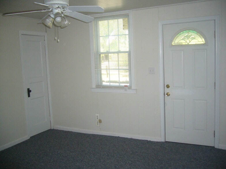 Building Photo - 132 Clubhouse Rd