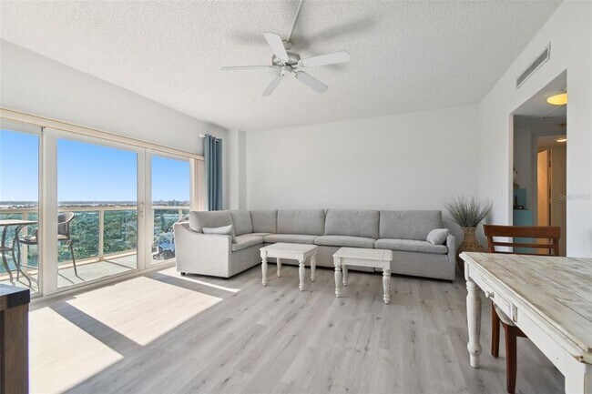 Building Photo - 880 Mandalay Ave