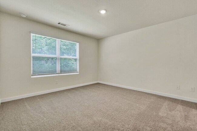 Building Photo - 627 Fox Den Cir
