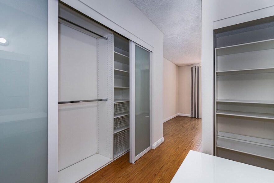 Building Photo - 355 S Madison Ave