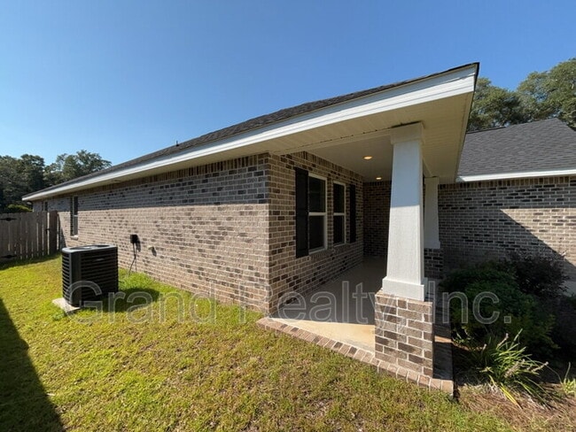 Building Photo - 4483 Watkins St
