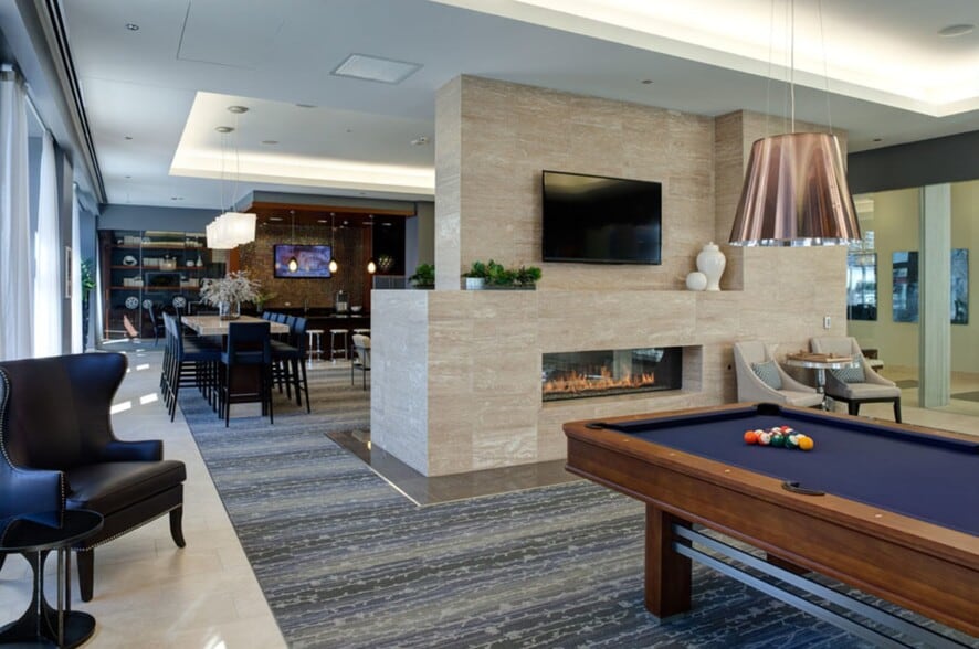 Building Photo - 705 S Clark St