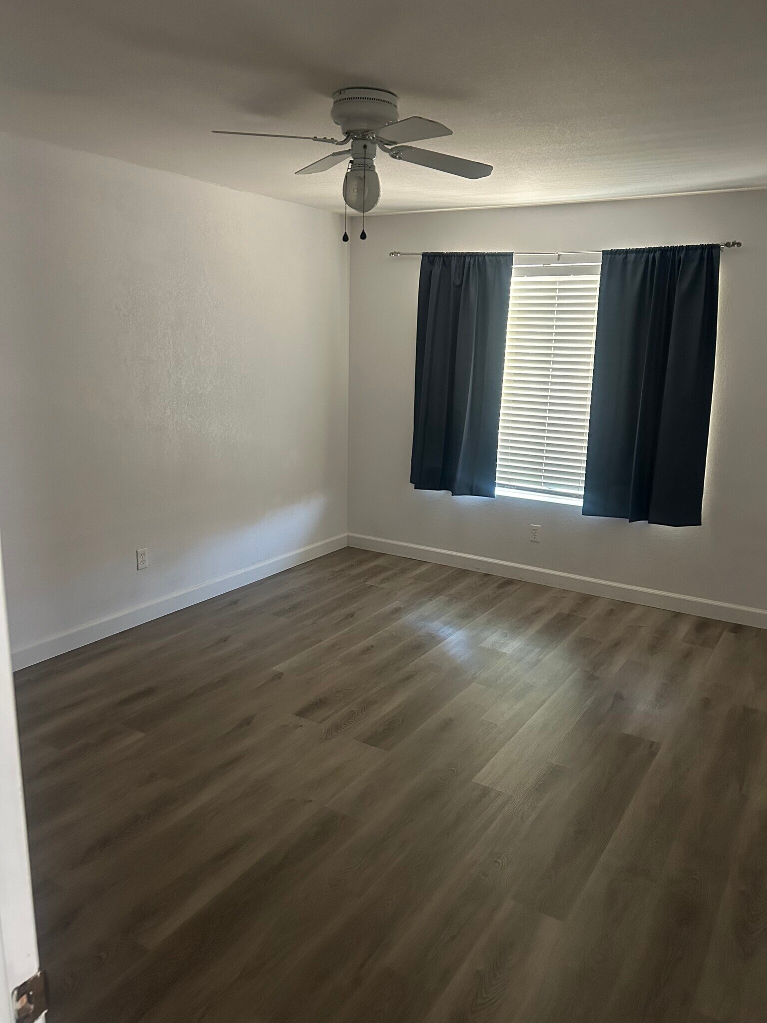 Building Photo - 1905 E University Dr