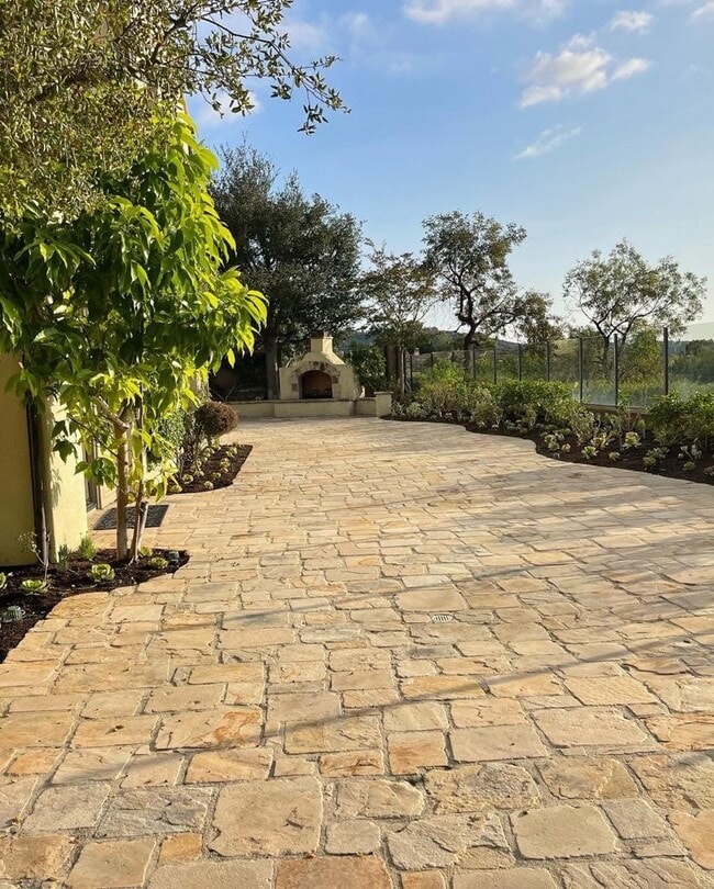 Building Photo - 23 Castlerock