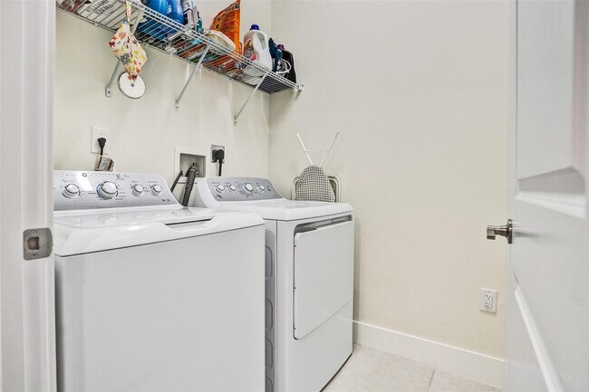 Building Photo - 8001 NW 41st St