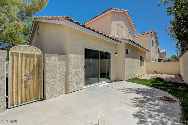 Building Photo - 877 Veranda View Ave
