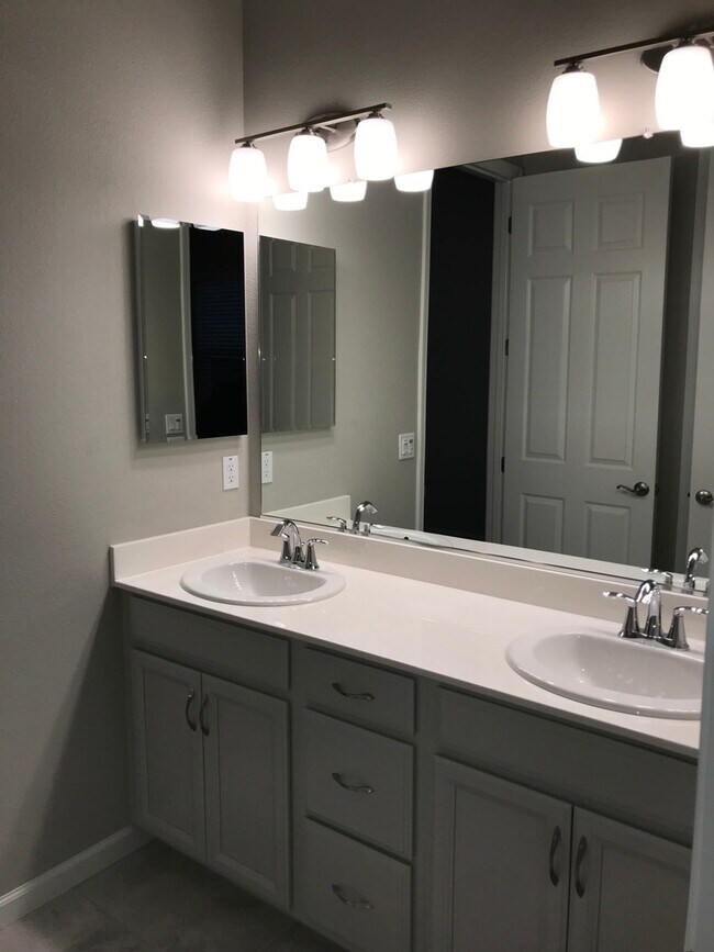 Building Photo - Stunning Like-New Rocklin One Story Home