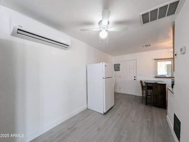 Building Photo - 2443 E Earll Dr